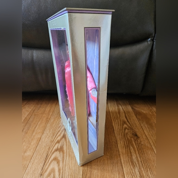 Barbie Classic Edition Audrey Hepburn as  'Holly Golightly' Breakfast at Tiffany - Picture 2 of 4